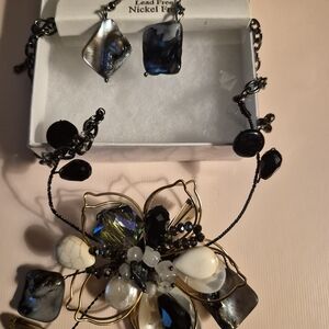 Elegant Black and Gold Jewelry Set